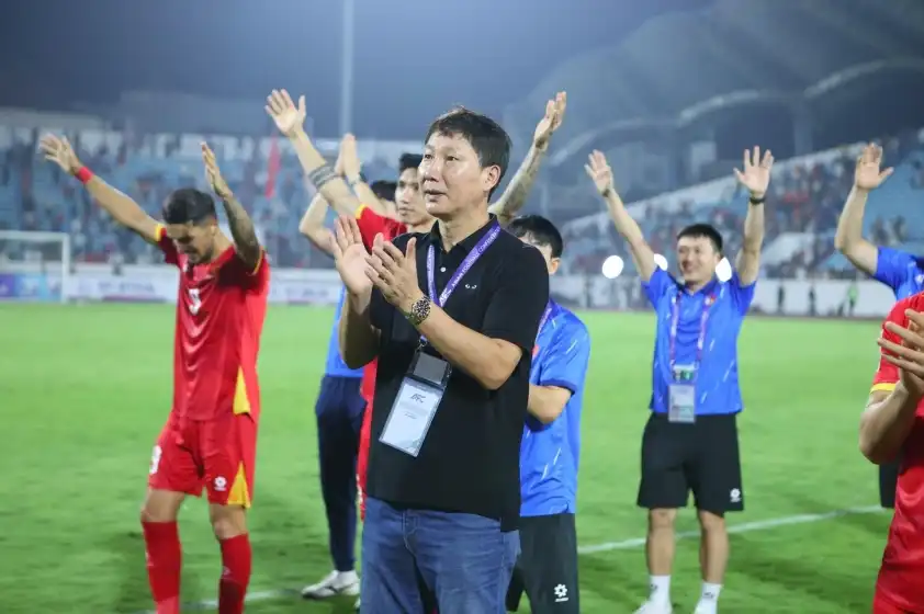 HLV Kim Sang-sik hài lòng về chiến thắng, ấn tượng mạnh với “chảo lửa” Thiên Trường. HLV Kim Sang-sik hài lòng về chiến thắng, ấn tượng mạnh với “chảo lửa” Thiên Trường.